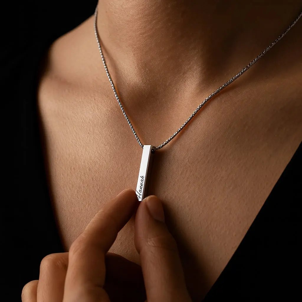 Silberne Halskette aus Edelstahl mit Gravur – Personalisiertes Geschenk