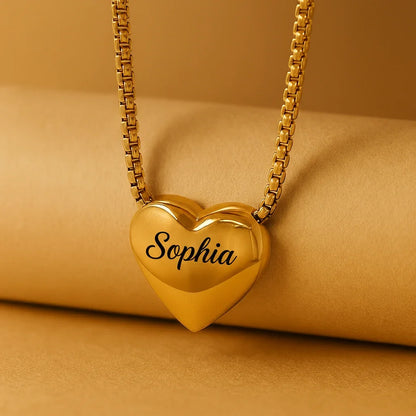 Herzanhänger aus Gold mit Gravur und Kette – Elena’s World