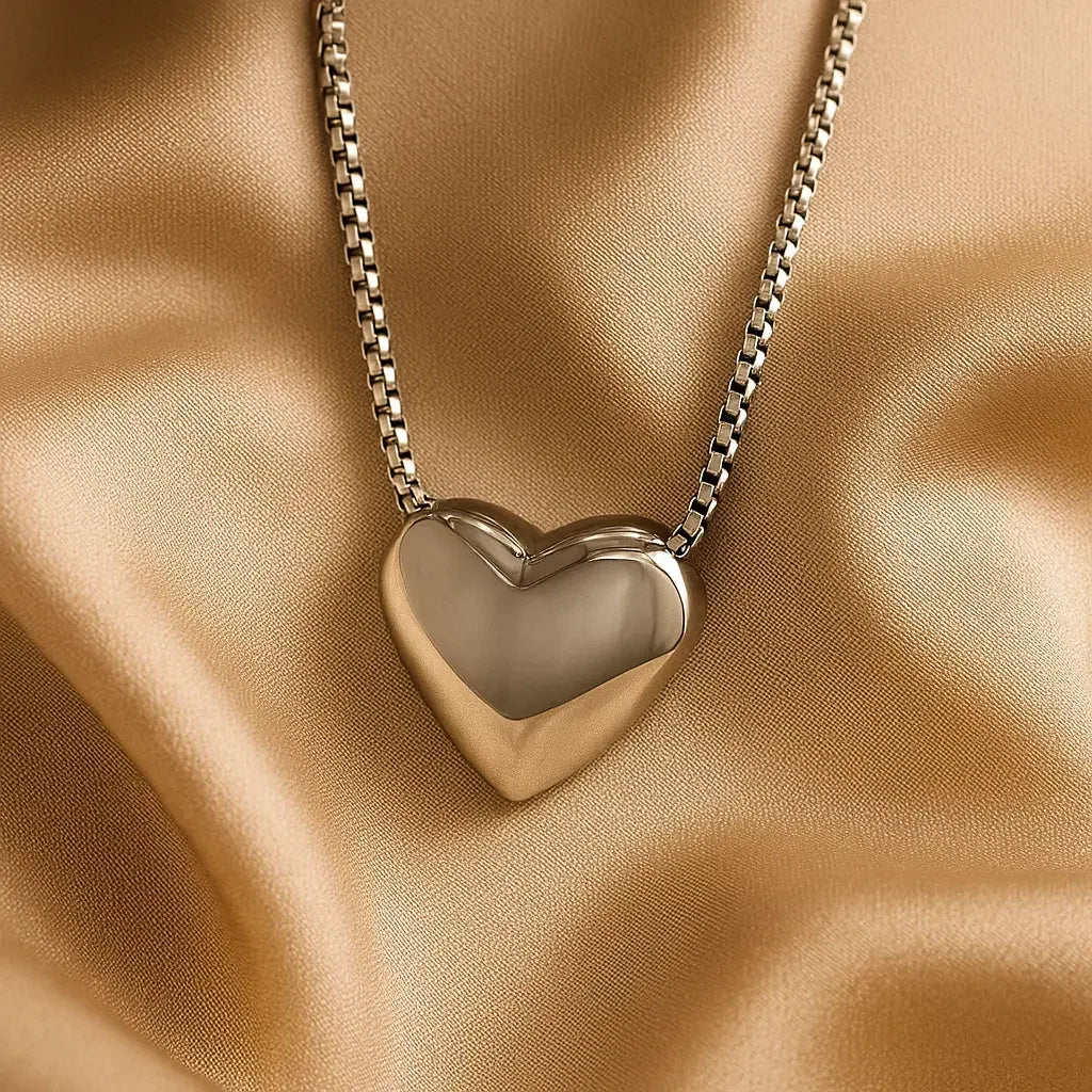 Herzanhänger aus Silber mit Gravur und Kette – Elena’s World