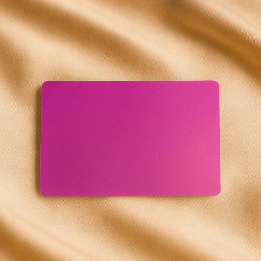 Metall Visitenkarten mit Gravur – Stilvoll, präzise & unvergesslich in rot gold schwarz pink rosa grün blau