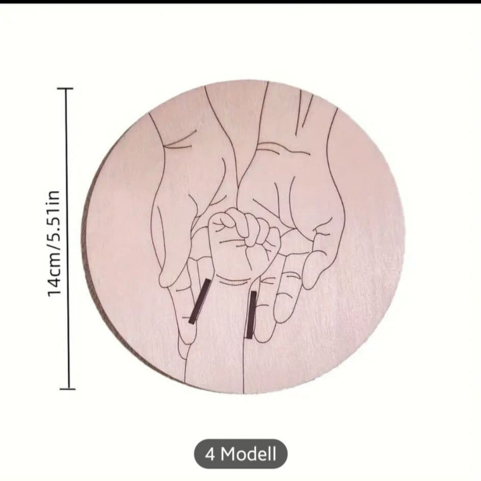 👨‍👩‍👧 Holzplatte “Familienbande” – Graviertes Handmotiv mit Platz für persönliche Details